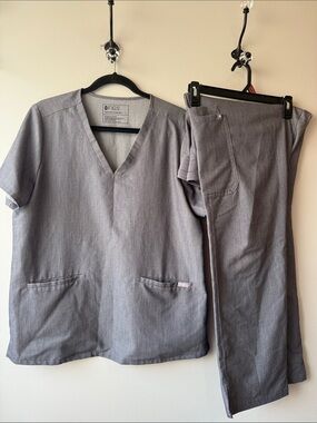 Figs 2 piece scrub set medium gray Large